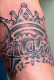 Crown cloud a anglická abeceda tetovanie vzor