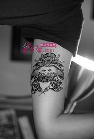 Personalidad geisha itom ug puti nga creative tattoo