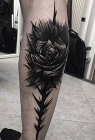 Black wolf isi tattoo na apata ụkwụ