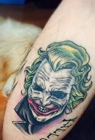 Toutes sortes de tatouages de clown diaboliques et amusants