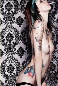 Куріння дівчина татуювання візерунок