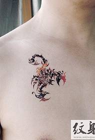 Tattoo e khethehileng ea scorpion totem
