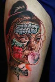 Boka revakadzi vane mufananidzo tattoo rinoshanda mune yegrafiti bhomba maitiro