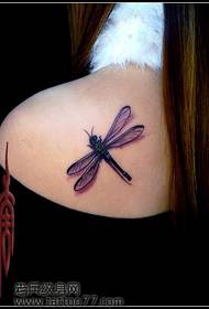Roztomilý vážka tetovanie vzor, ktorý dievčatá majú radi