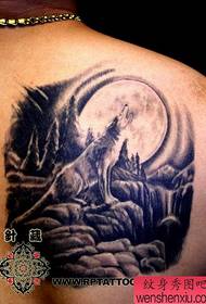 назад реалістичні візерунок татуювання вовка