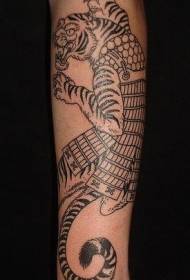 Patrón de tatuaje negro articulado de tigre y armadura