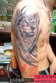 Wolf tattoo patroon: Arm Wolf Wolf tattoo patroon
