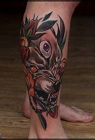 Patrón de tatuaje de lobo de tres ojos