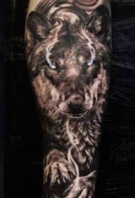 ʻO Wolf Tattoo 9 ke nānā aku i nā hiʻohiʻona tattoo na ka wolf-themed