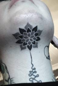 Super sempurna hitam mandala pola tatu menyengat petua dari tattooist Lidia