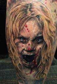 Нога в стиле ужасов в стиле зомби с татуировкой
