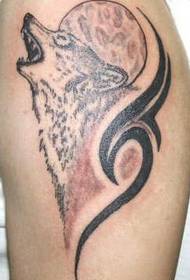 Modellu di tatuaggi di lupu è logu tribale