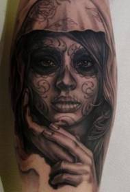 Kojos ruda liūdnos mirties merginos tatuiruotės nuotrauka