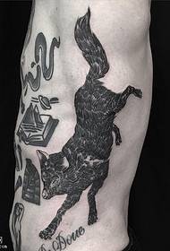 Magen linje av varg tatuering mönster