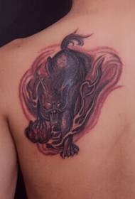 Tatuaxe pequena de unicornio con lume de ombreiro