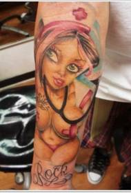 Mooi sexy verpleegster meisje tattoo patroon met armen