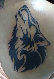 Modello tatuaggio lupo tribale posteriore