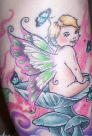 Piccolo tatuaggio fata sul fungo