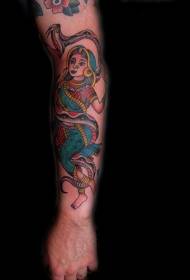 Цвят на ръката индийско момиче със змийска татуировка модел