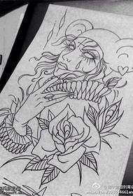 Girl rose tattoo manuskripfoto