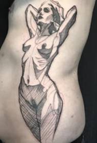 Гола девојка тетовирана на телу