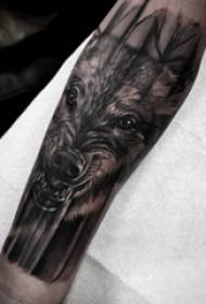 Jongen Aarm op Schwaarz Punkten Einfache Linnen Kleng Déieren Wolf Tattoo Bild