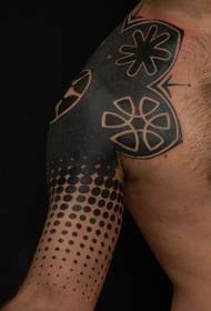 Nemški tattoo umetnik GERD klasični totem