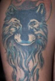 ʻO ke poʻo wolf ʻulaʻula nani a me ke kumu tattoo mahina