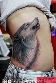 Patrón de tatuaje de cabeza de lobo de cintura de belleza súper guapo