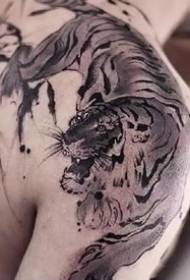 Eine Gruppe dominierender Tattoo-Designs für den König der Bestien