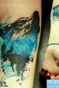 Modello di tatuaggio testa di lupo classico moda braccio