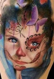 Ben konstigt färgglada tatueringsmönster för flickastående