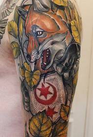 Wzór tatuażu wilk na ramieniu