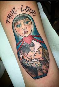 Bambole scolastiche europee e americane, tatuaggi di personalità