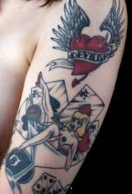 Ragazza sexy di colore della spalla con l'immagine del tatuaggio della carta da poker