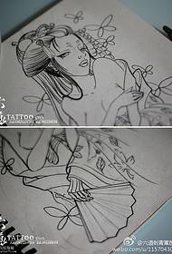 Ultra-tranĉita seduktiva japana geisha tatuaje-ŝablono