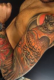 Гладкая и красивая новая традиционная татуировка в нео-традиционном стиле от Джонни