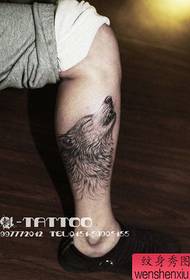 男生腿部超酷经典的黑白狼头纹身图案
