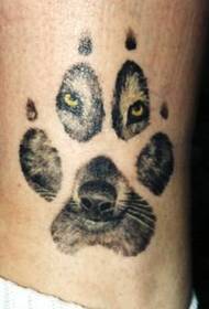 Mga sumbanan sa tattoo sa Wolf: mga lobo sa tiil nga nakagunit sa pattern sa tattoo sa ulo sa lobo