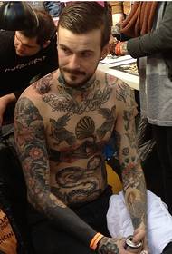 Burra evropianë dhe amerikanë tregojnë me guxim fotografitë e tatuazheve të personalitetit 127860 @ Burra mbikëqyrës evropianë dhe amerikanë tregojnë me guxim fotografitë e tatuazheve të personalitetit të tyre