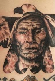 Assistent indi amb patró de tatuatge de llop i àguila