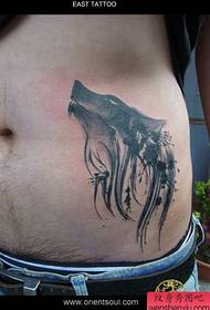 Modello di tatuaggio testa di lupo inchiostro classico bello della pancia maschile