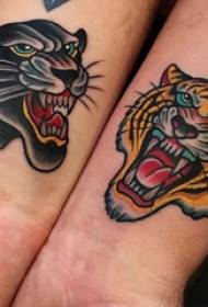 Varietà di tatuaggi di tatuaggi di totem di tigre dipinta a mano