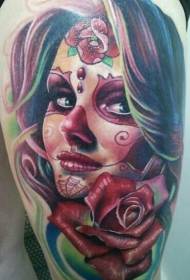 Spalla Santa morte ragazza con tatuaggio rosa