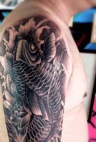 Tatuaggio del tatuaggio del calamaro in bianco e nero adatto a lavoratori