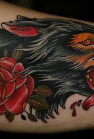 Tradisionele vintage gewelddadige bloedige wolf en rooi rose tatoo prentjie
