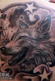 Terug wolf tattoo patroon