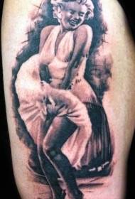 Bello modello del tatuaggio della ragazza di Marilyn Monroe