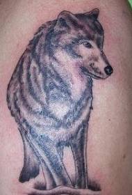कंधे भूरा सुंदर भेड़िया टैटू पैटर्न