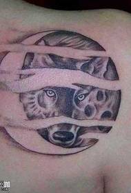 Modello di tatuaggio del lupo della spalla spalla